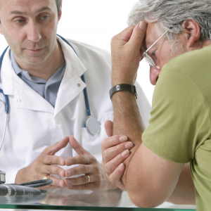 Врач оценила эффективность лечения простуды алкоголем